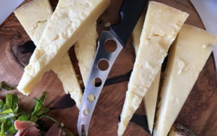 The best wine pairings for cheddar cheese