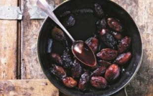 Sticky blackcurrant shallots 