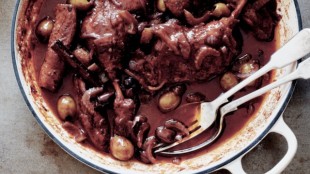 Duck casserole with red wine, cinnamon and olives