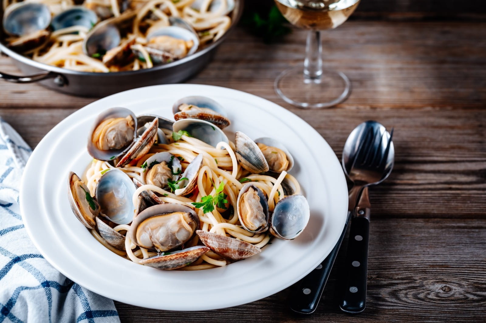 The best wine pairings for spaghetti alle vongole