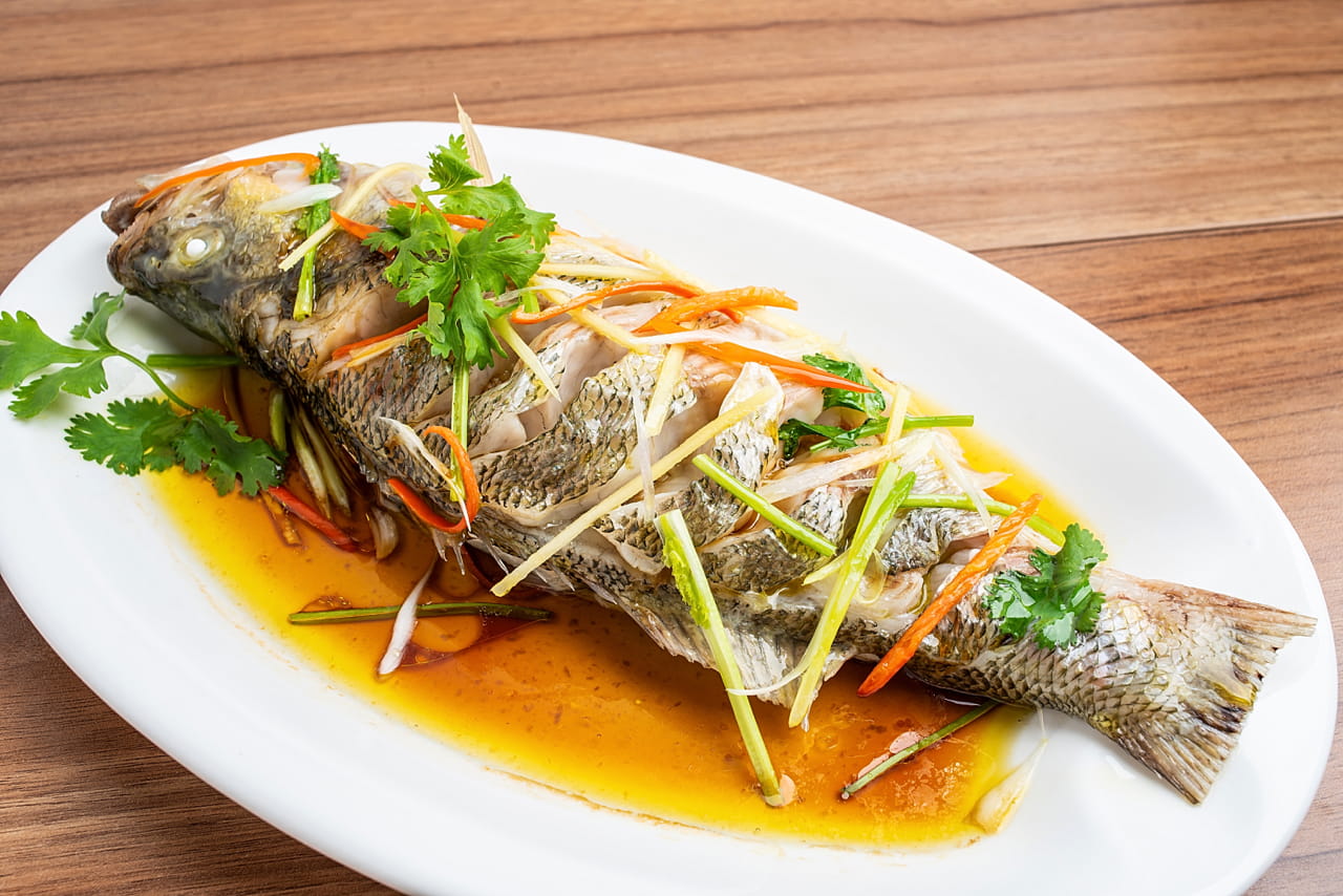 Steamed sea bass with ginger and spring onion/Qing zheng lu yu æ¸…è’¸é±¸é­š