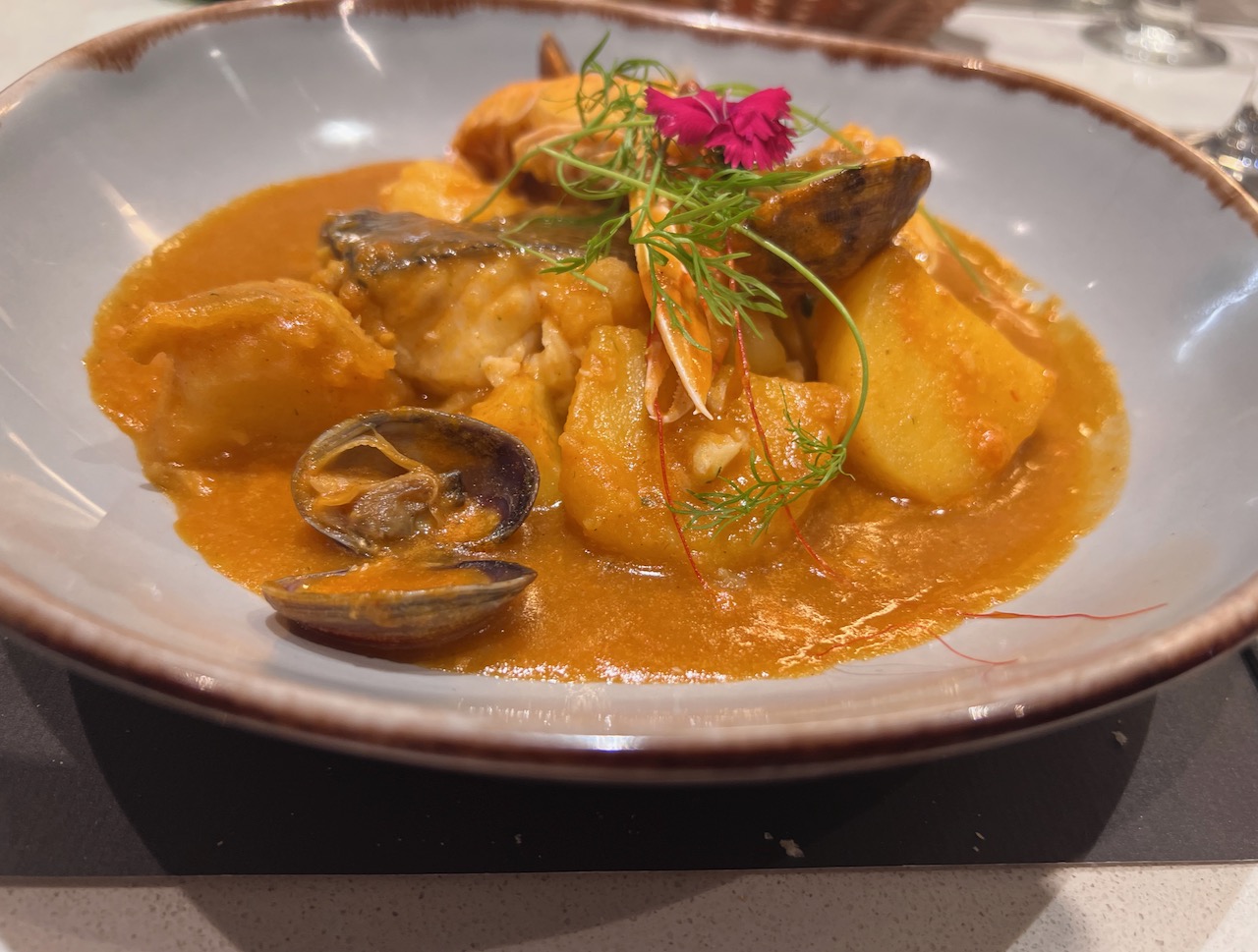 Fish stew and an oaked Valencian white wine