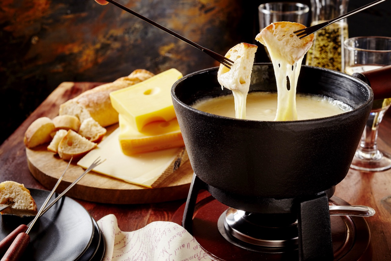 The best wine pairings with cheese fondue, raclette and tartiflette